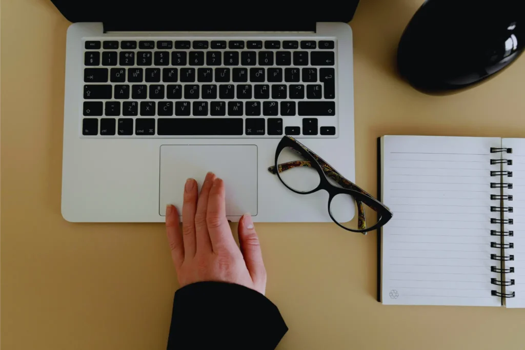Behind the Scenes: A Day in the Life of a Freelance Digital Marketer.